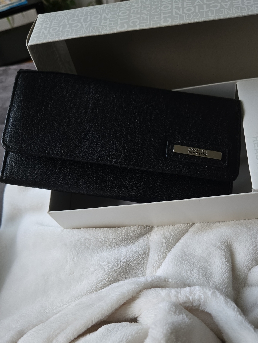 Kenneth Cole Reaction Black Leather Card & Key Holder Wallet